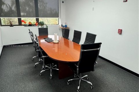 Купить коммерческую недвижимость в Майами-Лейкс, Флорида № 2039174 - фото 10