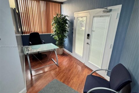 Купить коммерческую недвижимость в Майами-Лейкс, Флорида № 2039174 - фото 7