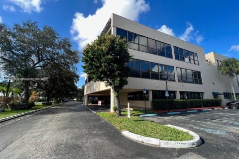 Купить коммерческую недвижимость в Майами-Лейкс, Флорида № 2039174 - фото 4