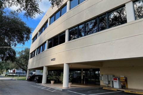 Купить коммерческую недвижимость в Майами-Лейкс, Флорида № 2039174 - фото 2