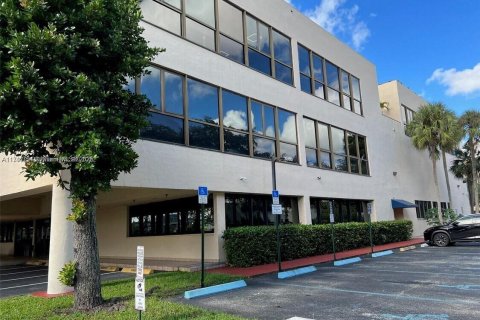 Купить коммерческую недвижимость в Майами-Лейкс, Флорида № 2039174 - фото 5