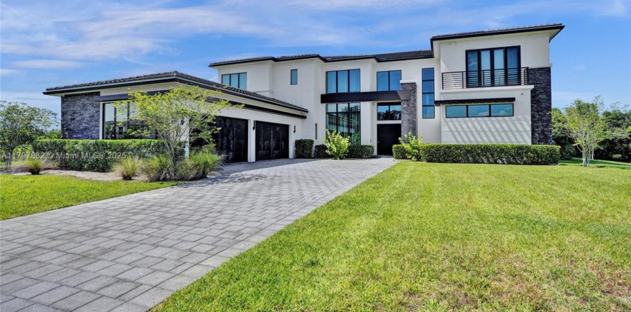 House in Southwest Ranches, Florida 6 bedrooms, 754.37 sq.m. № 1689311