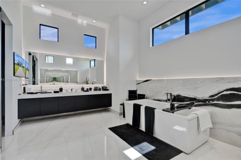 House in Southwest Ranches, Florida 6 bedrooms, 754.37 sq.m. № 1689311 - photo 14