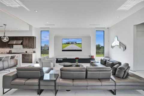 House in Southwest Ranches, Florida 6 bedrooms, 754.37 sq.m. № 1689311 - photo 7