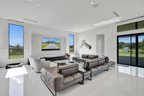 House in Southwest Ranches, Florida 6 bedrooms, 754.37 sq.m. № 1689311 - photo 8