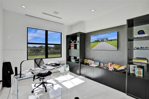 House in Southwest Ranches, Florida 6 bedrooms, 754.37 sq.m. № 1689311 - photo 16