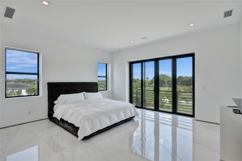 House in Southwest Ranches, Florida 6 bedrooms, 754.37 sq.m. № 1689311 - photo 24