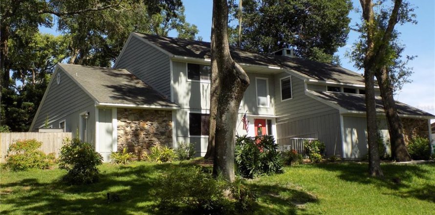 House in Mount Dora, Florida 5 bedrooms, 236.16 sq.m. № 1796804
