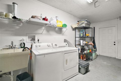 House in Mount Dora, Florida 5 bedrooms, 236.16 sq.m. № 1796804 - photo 23