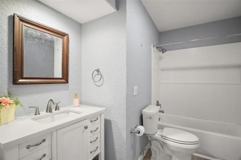 House in Mount Dora, Florida 5 bedrooms, 236.16 sq.m. № 1796804 - photo 22