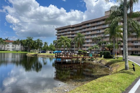 Condo in Plantation, Florida, 2 bedrooms  № 1875494 - photo 1