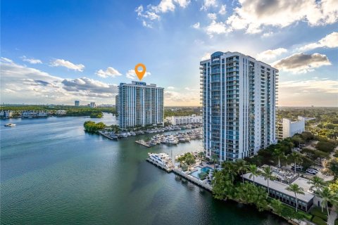 Condo in North Miami Beach, Florida, 2 bedrooms  № 2000743 - photo 26