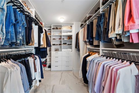 Condo in North Miami Beach, Florida, 2 bedrooms  № 2000743 - photo 19