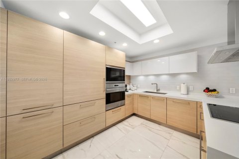 Condo in North Miami Beach, Florida, 2 bedrooms  № 2000743 - photo 10