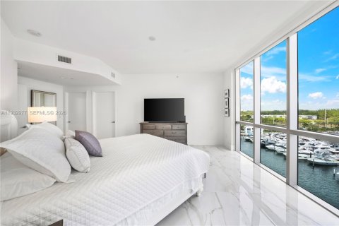 Condo in North Miami Beach, Florida, 2 bedrooms  № 2000743 - photo 14