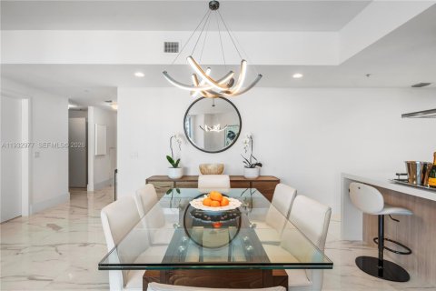 Condo in North Miami Beach, Florida, 2 bedrooms  № 2000743 - photo 6