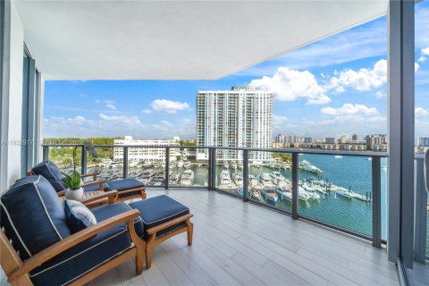Condo in North Miami Beach, Florida, 2 bedrooms  № 2000743 - photo 13