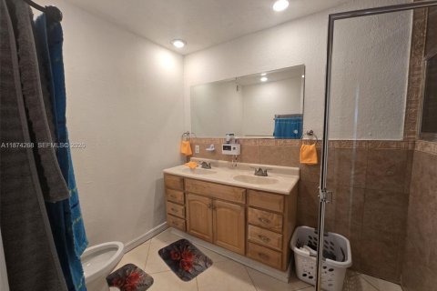 Villa ou maison à vendre à Hialeah, Floride: 3 chambres, 153.38 m2 № 1925692 - photo 18