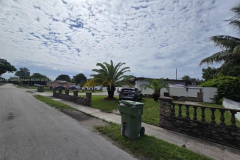 Villa ou maison à vendre à Hialeah, Floride: 3 chambres, 153.38 m2 № 1925692 - photo 3