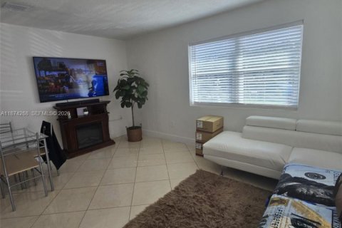 Villa ou maison à vendre à Hialeah, Floride: 3 chambres, 153.38 m2 № 1925692 - photo 17