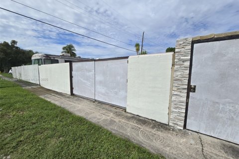 Villa ou maison à vendre à Hialeah, Floride: 3 chambres, 153.38 m2 № 1925692 - photo 6