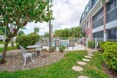 Condominio en venta en Naples, Florida, 2 dormitorios № 1891527 - foto 10