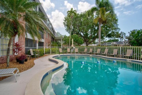 Condominio en venta en Naples, Florida, 2 dormitorios № 1891527 - foto 1