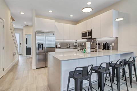 Touwnhouse à vendre à Clermont, Floride: 4 chambres, 174.93 m2 № 554785 - photo 10