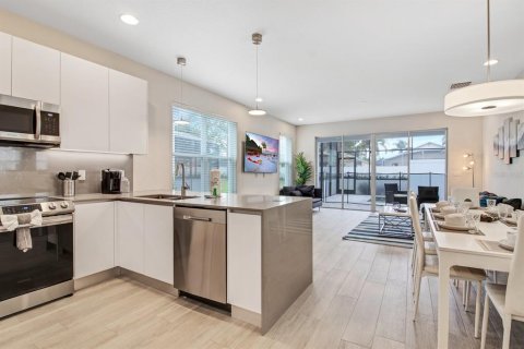 Touwnhouse à vendre à Clermont, Floride: 4 chambres, 174.93 m2 № 554785 - photo 11