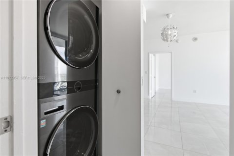 Condominio en venta en Miami, Florida, 2 dormitorios, 100.98 m2 № 1982049 - foto 18
