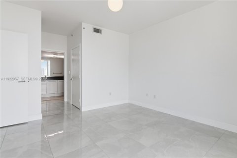 Condominio en venta en Miami, Florida, 2 dormitorios, 100.98 m2 № 1982049 - foto 19