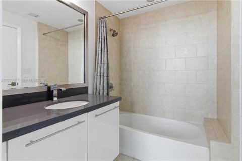 Condominio en venta en Miami, Florida, 2 dormitorios, 100.98 m2 № 1982049 - foto 16