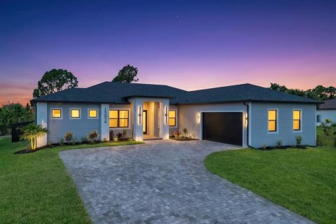 House in Port Charlotte, Florida 4 bedrooms, 211.54 sq.m. № 2198247