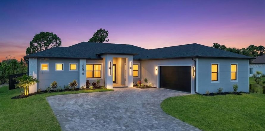 Casa en Port Charlotte, Florida 4 dormitorios, 211.54 m2 № 2198247