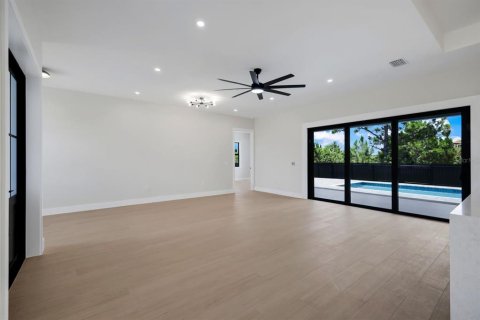 Casa en venta en Port Charlotte, Florida, 4 dormitorios, 211.54 m2 № 2198247 - foto 8