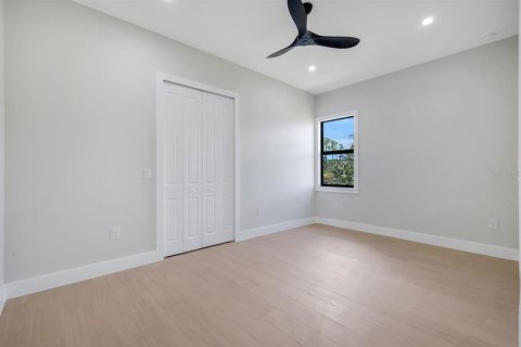 Casa en venta en Port Charlotte, Florida, 4 dormitorios, 211.54 m2 № 2198247 - foto 24