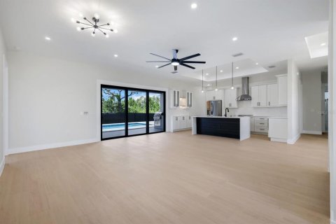 Casa en venta en Port Charlotte, Florida, 4 dormitorios, 211.54 m2 № 2198247 - foto 9