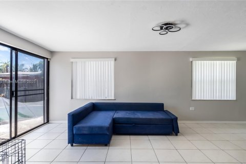 Villa ou maison à vendre à Miramar, Floride: 3 chambres, 117.24 m2 № 2061928 - photo 5