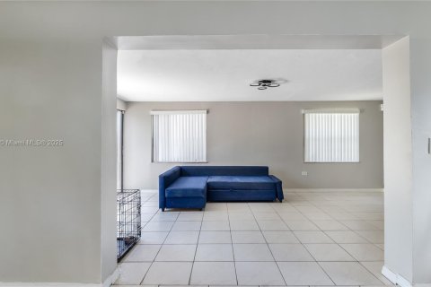 Villa ou maison à vendre à Miramar, Floride: 3 chambres, 117.24 m2 № 2061928 - photo 4