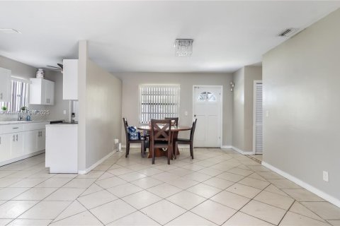 Villa ou maison à vendre à Miramar, Floride: 3 chambres, 117.24 m2 № 2061928 - photo 6