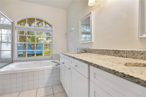 Casa en venta en Tampa, Florida, 4 dormitorios, 202.43 m2 № 2208627 - foto 16
