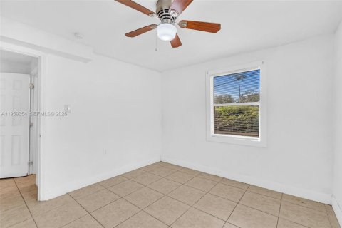 Casa en alquiler en Fort Lauderdale, Florida, 3 dormitorios, 116.31 m2 № 2018141 - foto 11