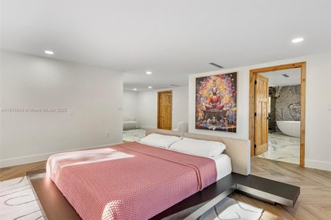 Casa en alquiler en Miami Beach, Florida, 5 dormitorios, 566.05 m2 № 1926241 - foto 13