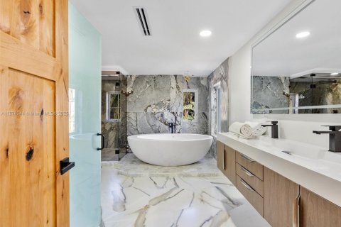 Casa en alquiler en Miami Beach, Florida, 5 dormitorios, 566.05 m2 № 1926241 - foto 14