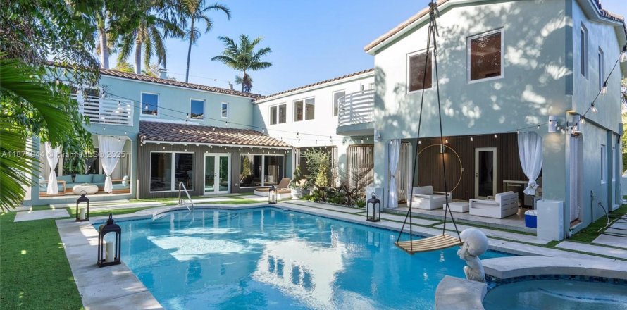 Casa en Miami Beach, Florida 5 dormitorios, 566.05 m2 № 1926241