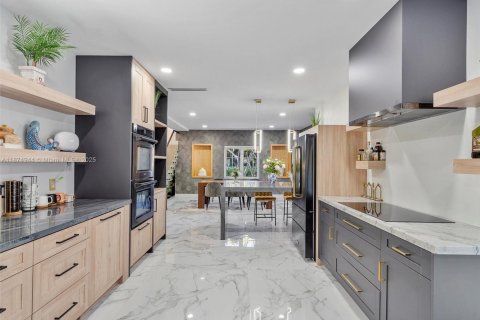 Casa en alquiler en Miami Beach, Florida, 5 dormitorios, 566.05 m2 № 1926241 - foto 11