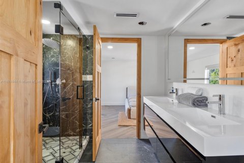 Casa en alquiler en Miami Beach, Florida, 5 dormitorios, 566.05 m2 № 1926241 - foto 18