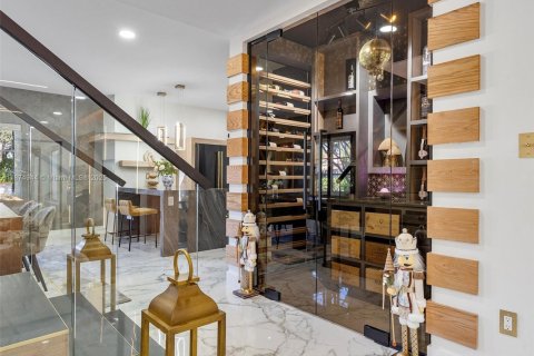 Casa en alquiler en Miami Beach, Florida, 5 dormitorios, 566.05 m2 № 1926241 - foto 8