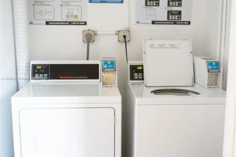 Condo in North Miami Beach, Florida, 1 bedroom  № 1821977 - photo 4