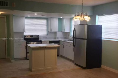 Condo in North Miami Beach, Florida, 1 bedroom  № 1821977 - photo 7